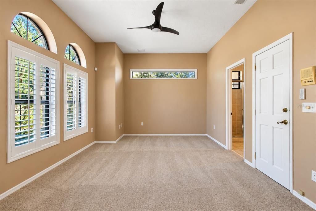 For Sale: $1,100,000 (5 beds, 4 baths, 3988 Square Feet)