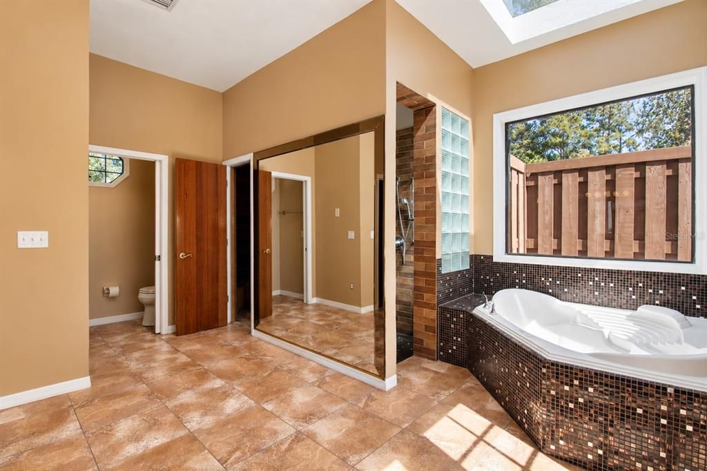 For Sale: $1,100,000 (5 beds, 4 baths, 3988 Square Feet)
