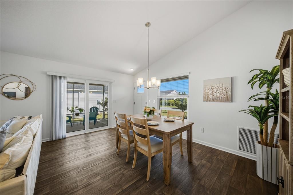 En Venta: $285,000 (2 camas, 2 baños, 1148 Pies cuadrados)