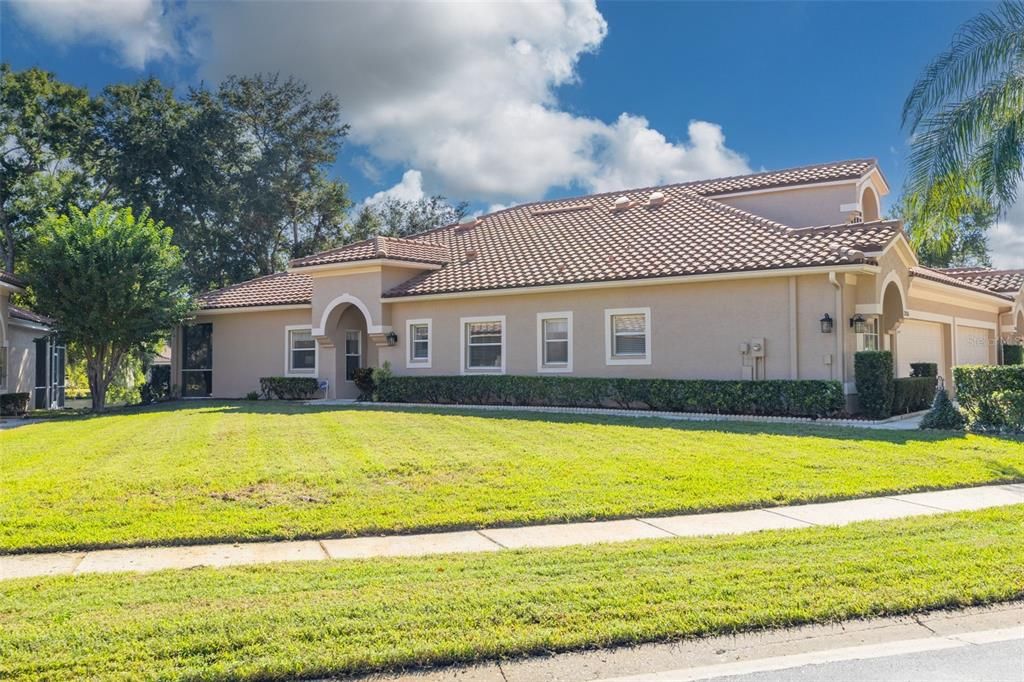 For Sale: $400,000 (2 beds, 2 baths, 1722 Square Feet)