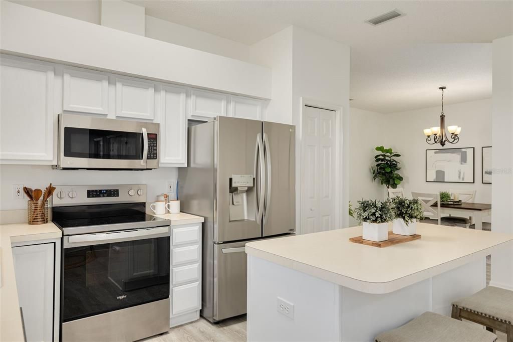 For Sale: $400,000 (2 beds, 2 baths, 1722 Square Feet)