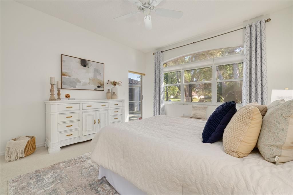 For Sale: $400,000 (2 beds, 2 baths, 1722 Square Feet)