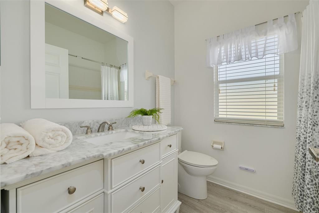 For Sale: $400,000 (2 beds, 2 baths, 1722 Square Feet)