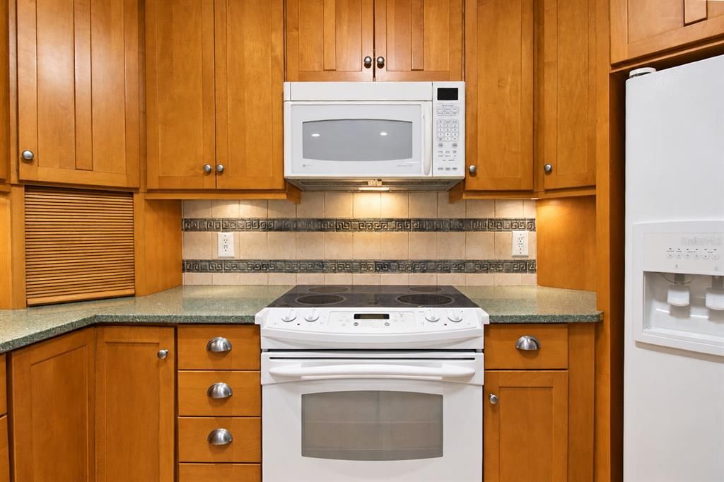 For Sale: $650,000 (4 beds, 3 baths, 2691 Square Feet)
