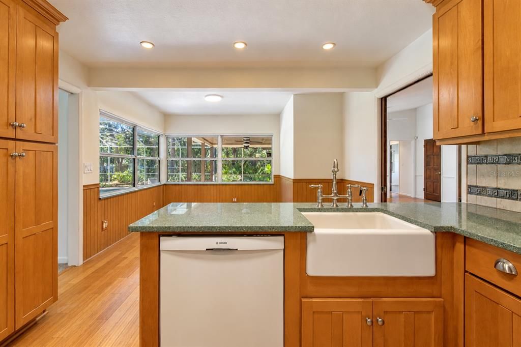 For Sale: $650,000 (4 beds, 3 baths, 2691 Square Feet)