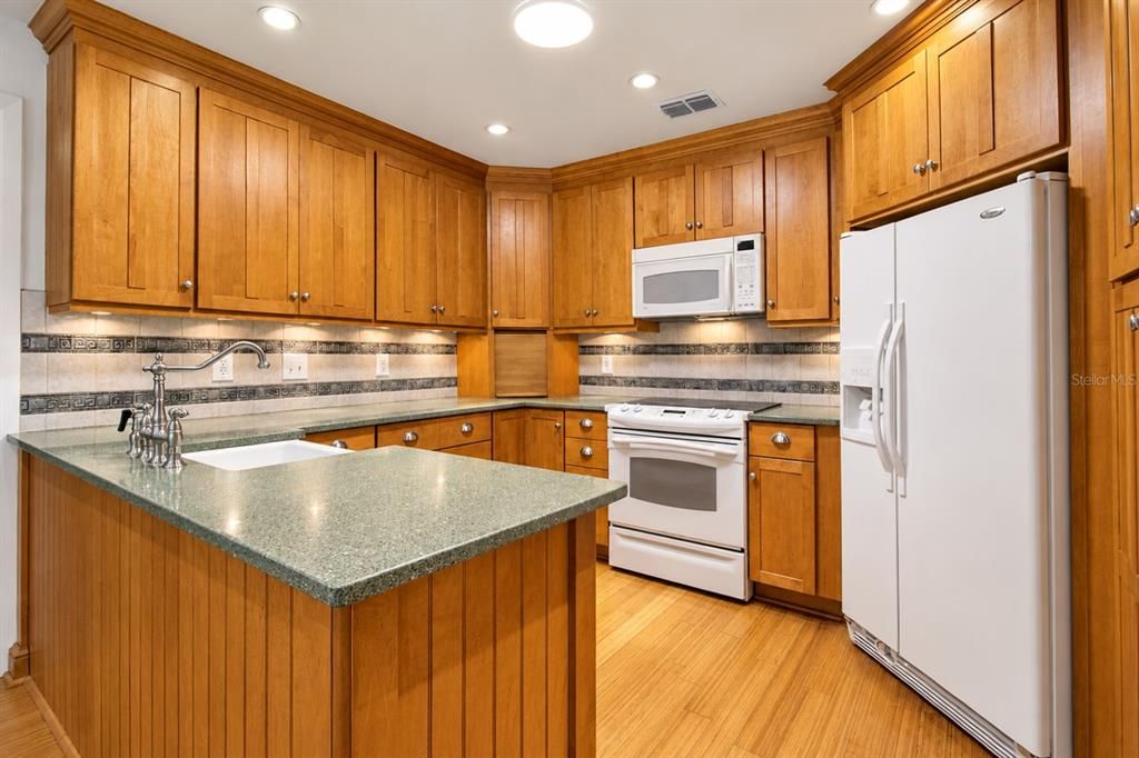 For Sale: $650,000 (4 beds, 3 baths, 2691 Square Feet)