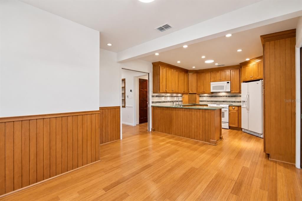 For Sale: $650,000 (4 beds, 3 baths, 2691 Square Feet)