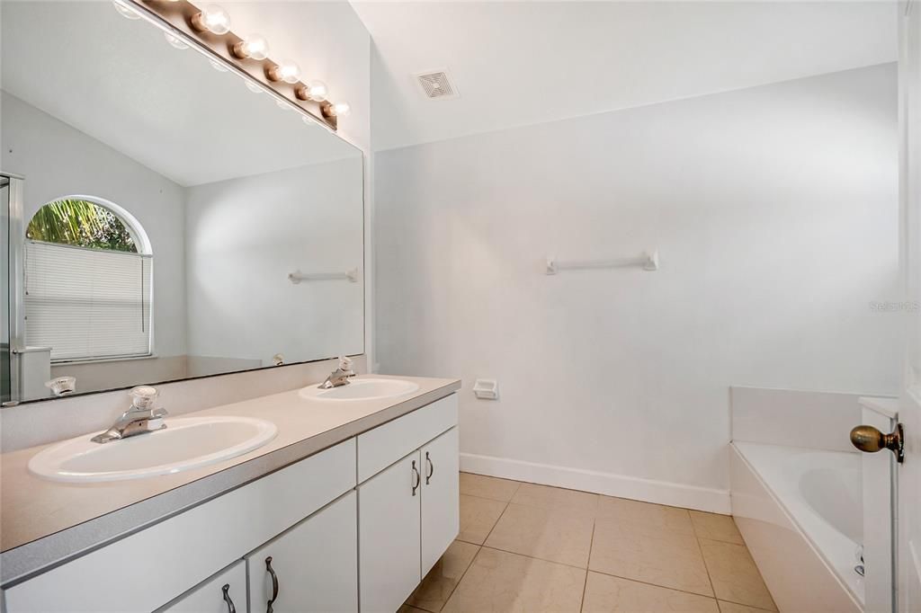 For Sale: $425,000 (3 beds, 2 baths, 1612 Square Feet)
