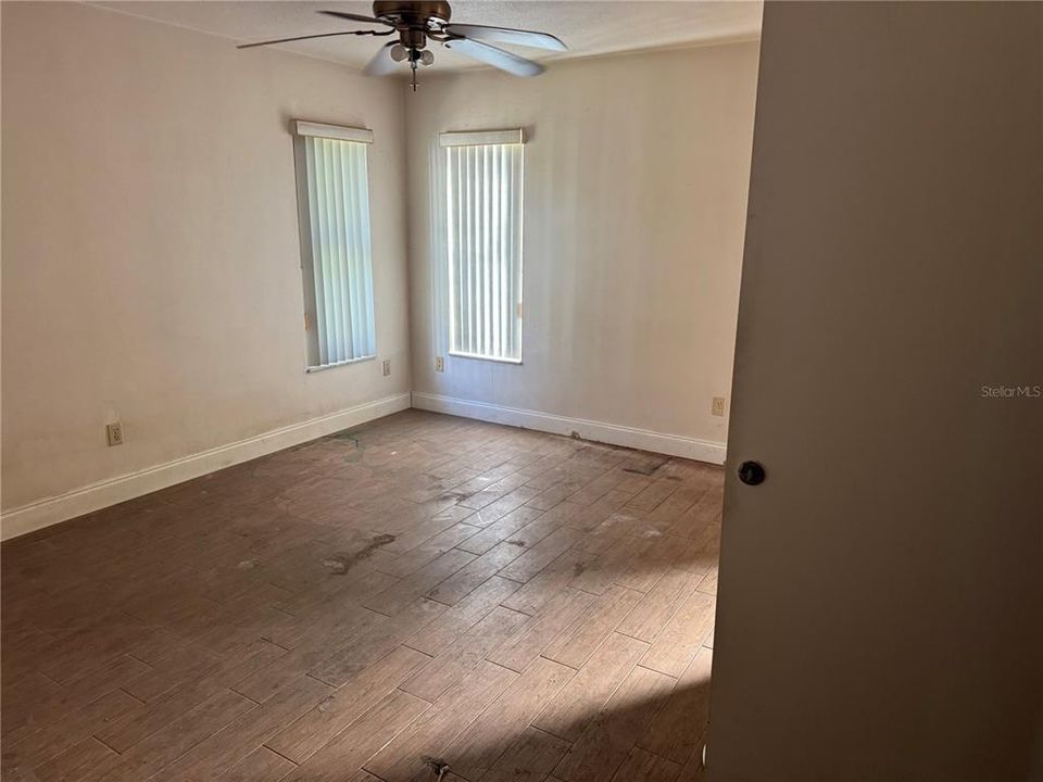 For Sale: $349,999 (3 beds, 2 baths, 1352 Square Feet)