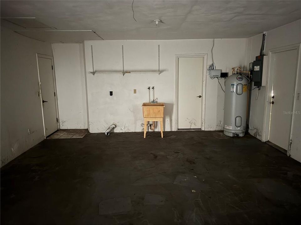 For Sale: $349,999 (3 beds, 2 baths, 1352 Square Feet)
