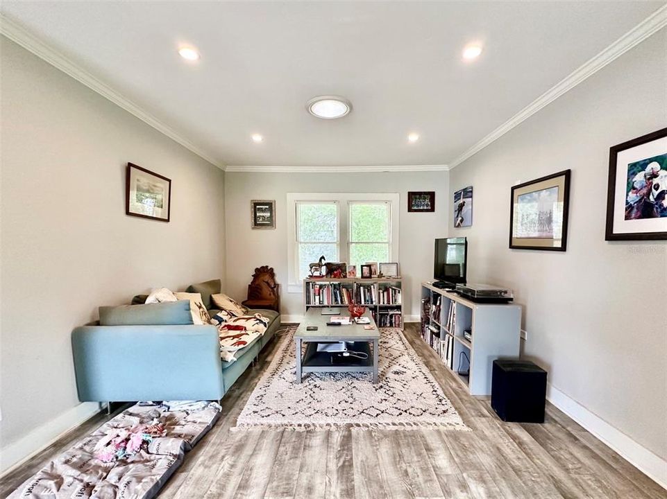 For Sale: $172,000 (3 beds, 1 baths, 1035 Square Feet)