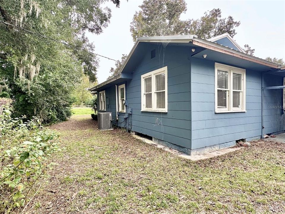 For Sale: $172,000 (3 beds, 1 baths, 1035 Square Feet)