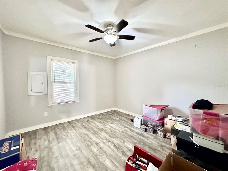 For Sale: $172,000 (3 beds, 1 baths, 1035 Square Feet)