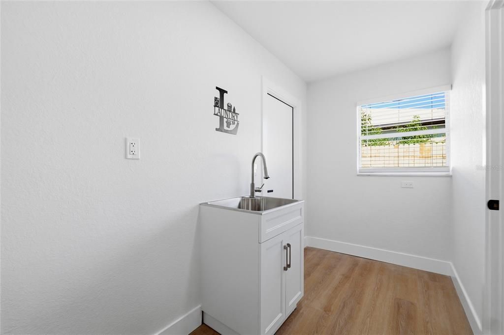 For Sale: $499,800 (4 beds, 3 baths, 2564 Square Feet)
