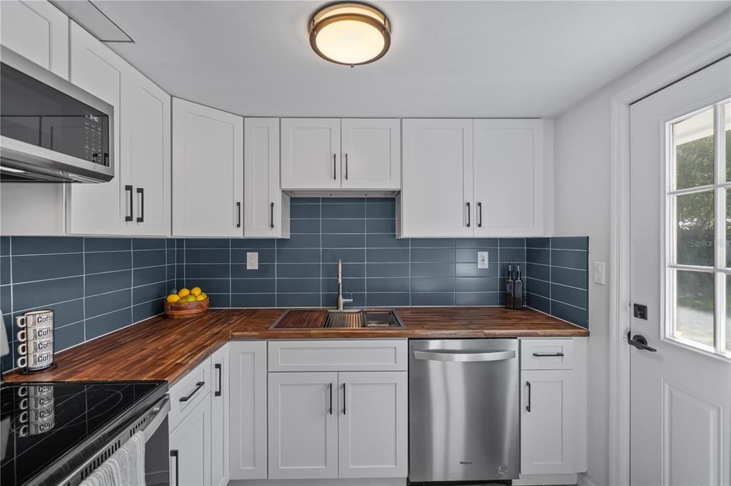 На продажу: $229,900 (4 спален, 2 ванн, 1128 Квадратных фут)