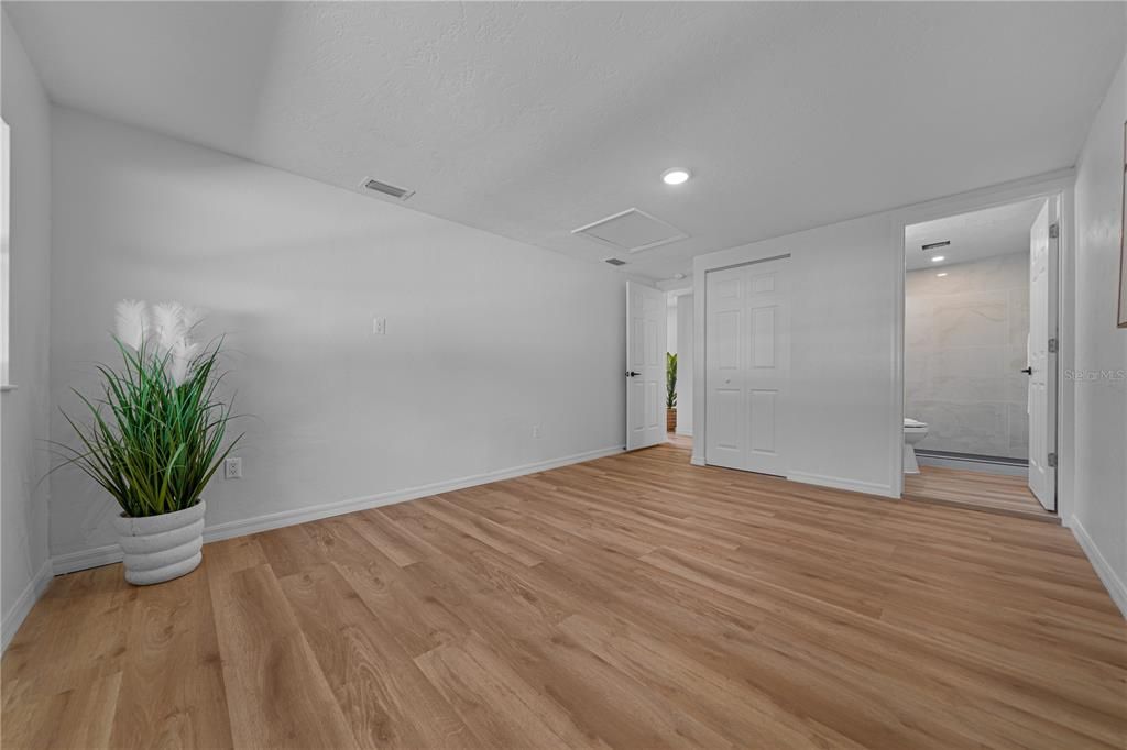На продажу: $229,900 (4 спален, 2 ванн, 1128 Квадратных фут)