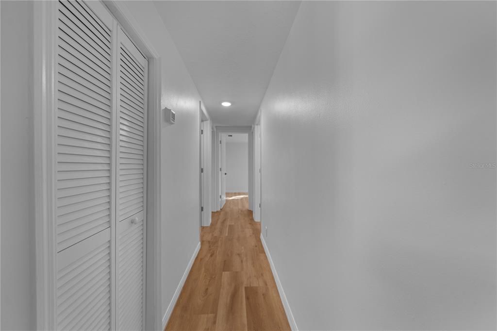 На продажу: $229,900 (4 спален, 2 ванн, 1128 Квадратных фут)