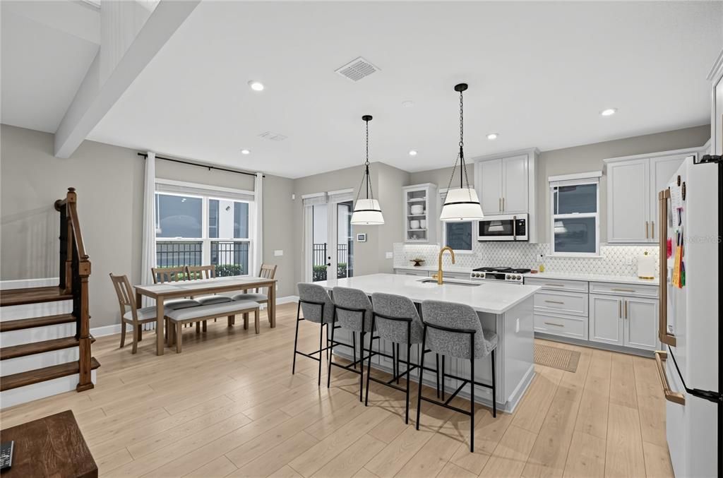For Sale: $699,900 (5 beds, 4 baths, 2921 Square Feet)