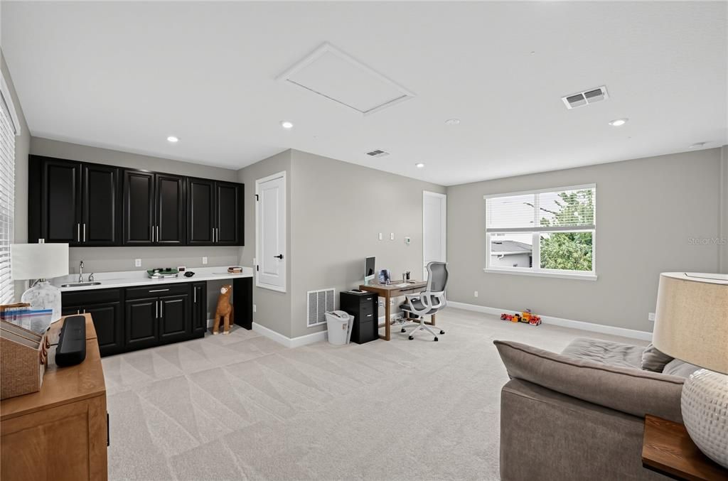 For Sale: $699,900 (5 beds, 4 baths, 2921 Square Feet)