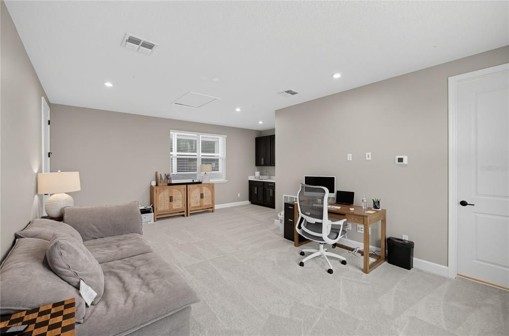 For Sale: $699,900 (5 beds, 4 baths, 2921 Square Feet)