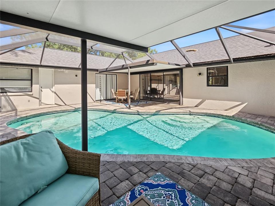 En Venta: $899,000 (4 camas, 3 baños, 3100 Pies cuadrados)