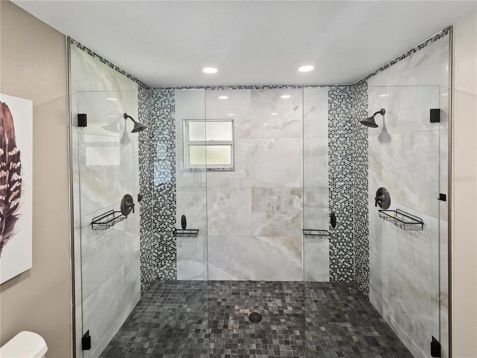 En Venta: $899,000 (4 camas, 3 baños, 3100 Pies cuadrados)