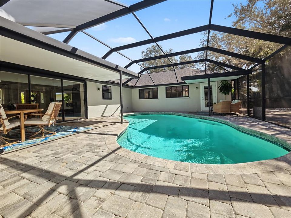 En Venta: $899,000 (4 camas, 3 baños, 3100 Pies cuadrados)