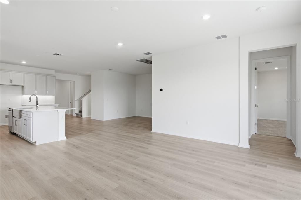 En Venta: $489,996 (4 camas, 3 baños, 2699 Pies cuadrados)