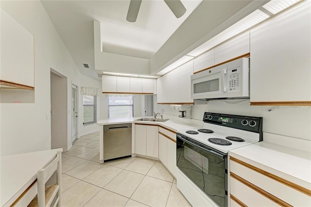 En Venta: $240,000 (3 camas, 2 baños, 1695 Pies cuadrados)