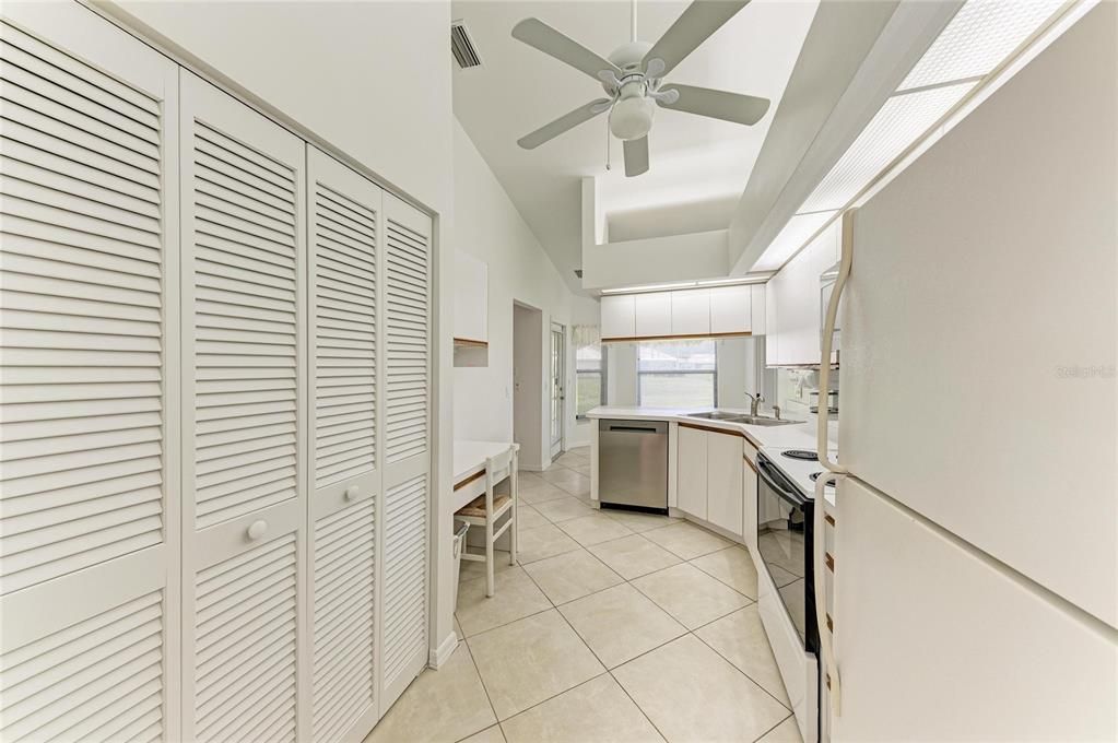 En Venta: $240,000 (3 camas, 2 baños, 1695 Pies cuadrados)