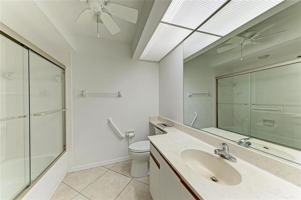 En Venta: $240,000 (3 camas, 2 baños, 1695 Pies cuadrados)
