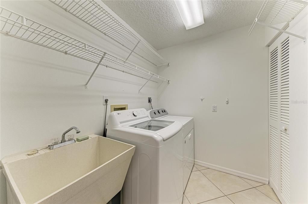 En Venta: $240,000 (3 camas, 2 baños, 1695 Pies cuadrados)