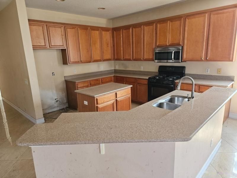 En Venta: $328,000 (5 camas, 3 baños, 2807 Pies cuadrados)