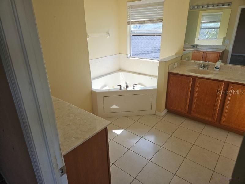 En Venta: $328,000 (5 camas, 3 baños, 2807 Pies cuadrados)