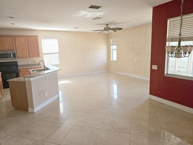En Venta: $328,000 (5 camas, 3 baños, 2807 Pies cuadrados)