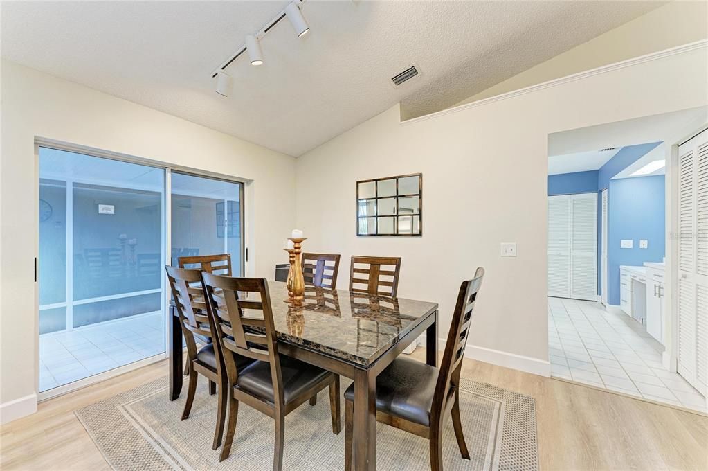 En Venta: $260,000 (2 camas, 2 baños, 1571 Pies cuadrados)