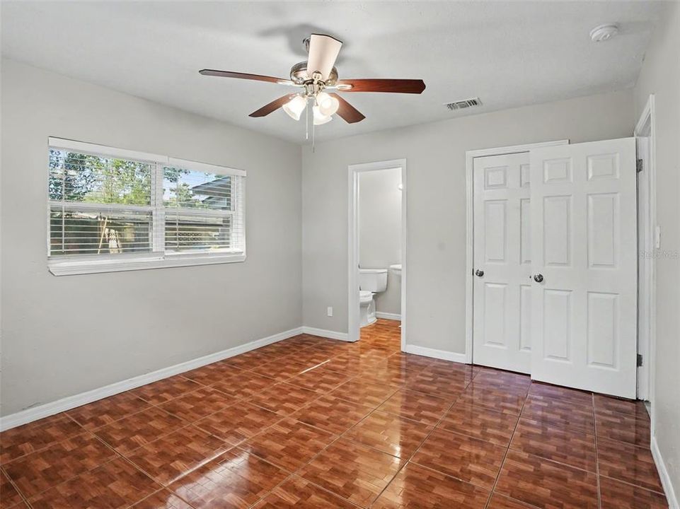 En Venta: $299,900 (3 camas, 2 baños, 1564 Pies cuadrados)