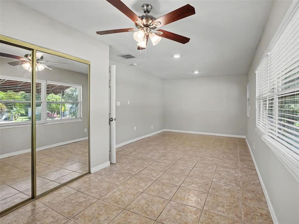 En Venta: $299,900 (3 camas, 2 baños, 1564 Pies cuadrados)