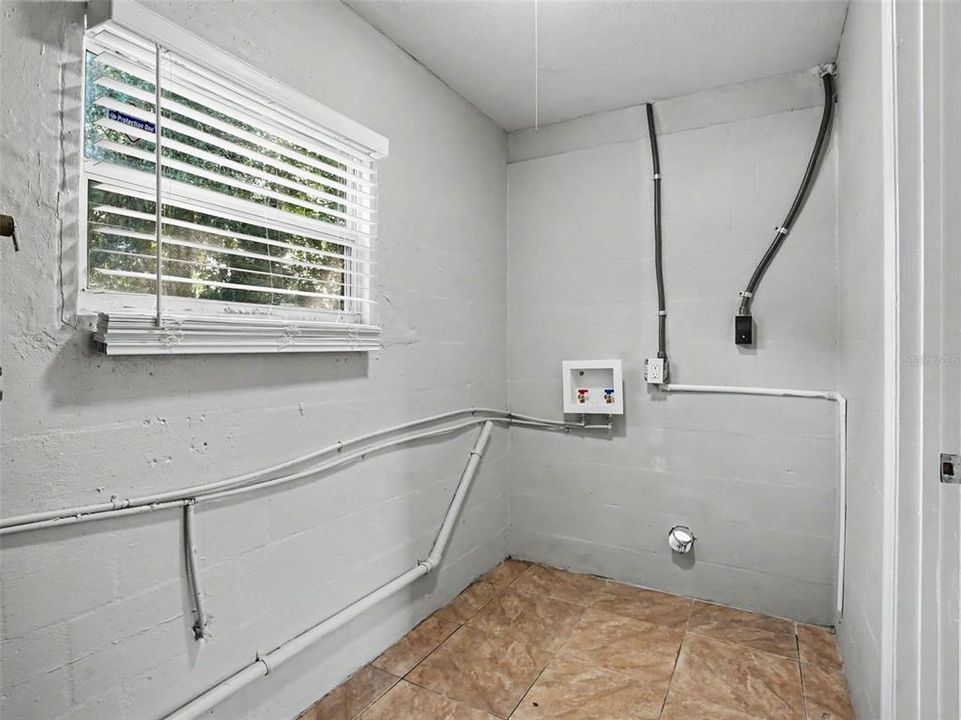 En Venta: $299,900 (3 camas, 2 baños, 1564 Pies cuadrados)