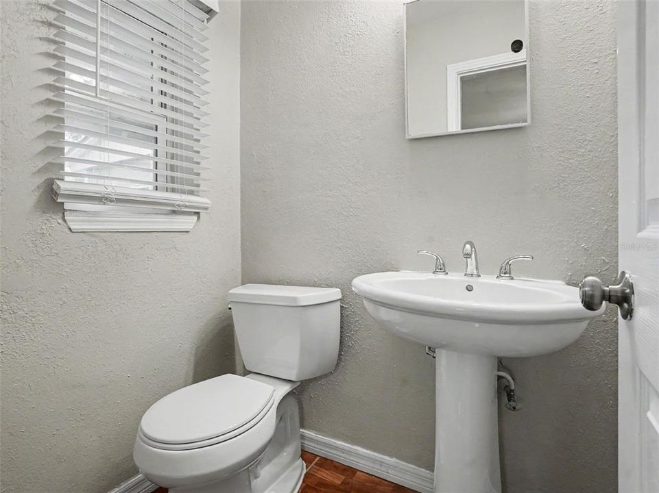 En Venta: $299,900 (3 camas, 2 baños, 1564 Pies cuadrados)