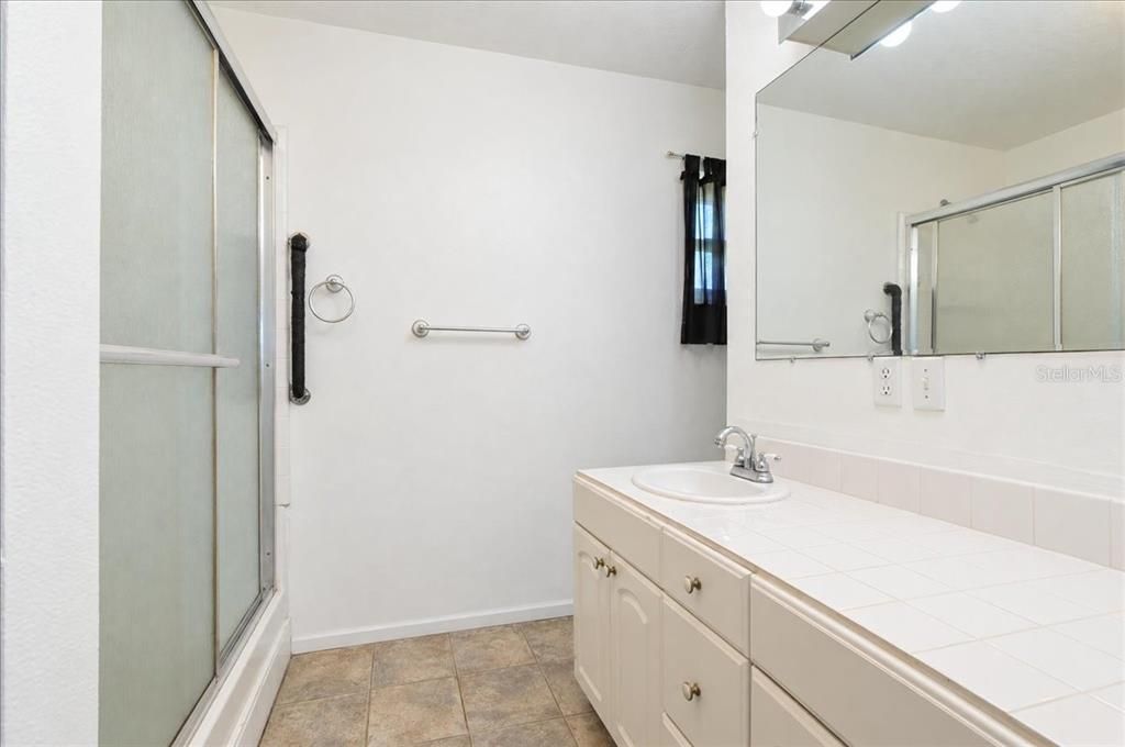 En Venta: $625,000 (4 camas, 3 baños, 2340 Pies cuadrados)