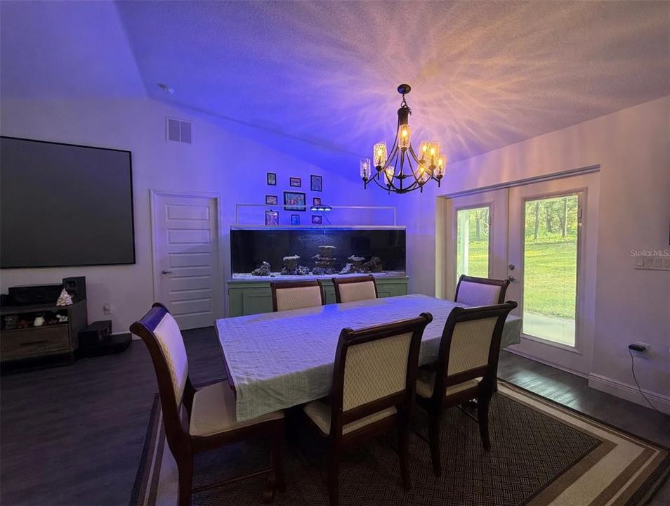 На продажу: $285,000 (3 спален, 2 ванн, 1584 Квадратных фут)