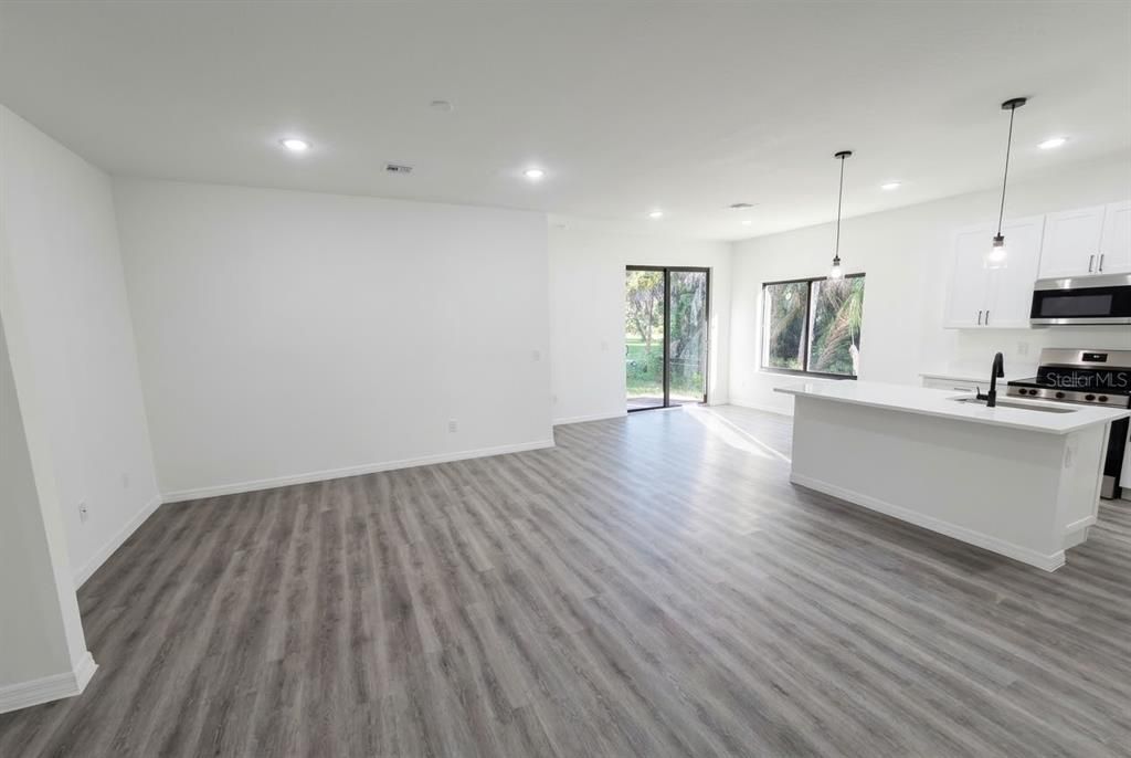 For Sale: $369,900 (3 beds, 2 baths, 1645 Square Feet)