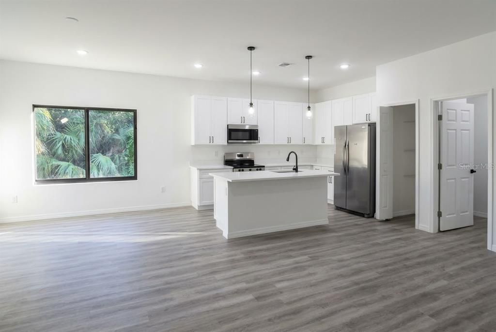 For Sale: $369,900 (3 beds, 2 baths, 1645 Square Feet)