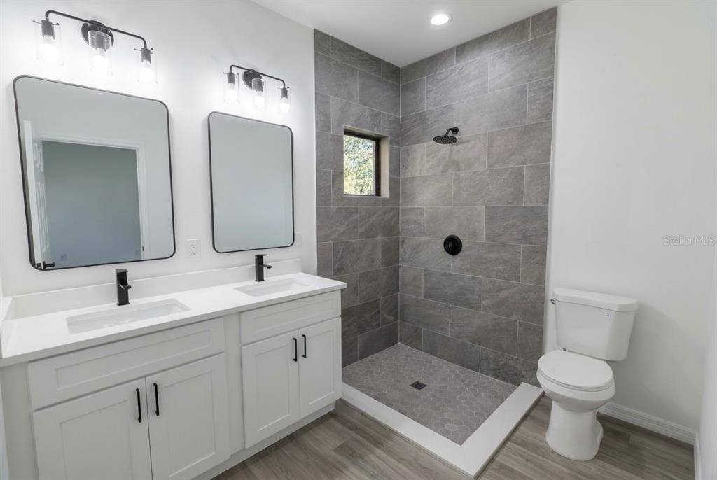 For Sale: $369,900 (3 beds, 2 baths, 1645 Square Feet)