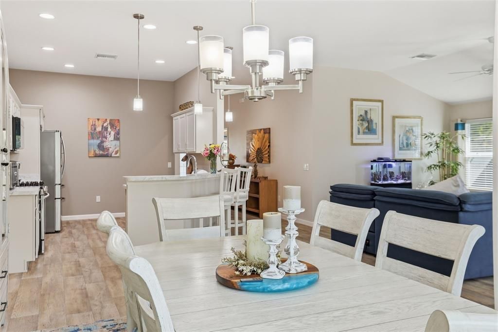En Venta: $629,900 (4 camas, 2 baños, 2014 Pies cuadrados)