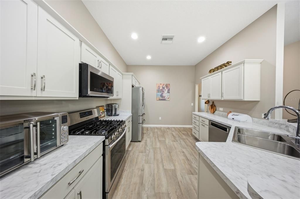 En Venta: $629,900 (4 camas, 2 baños, 2014 Pies cuadrados)