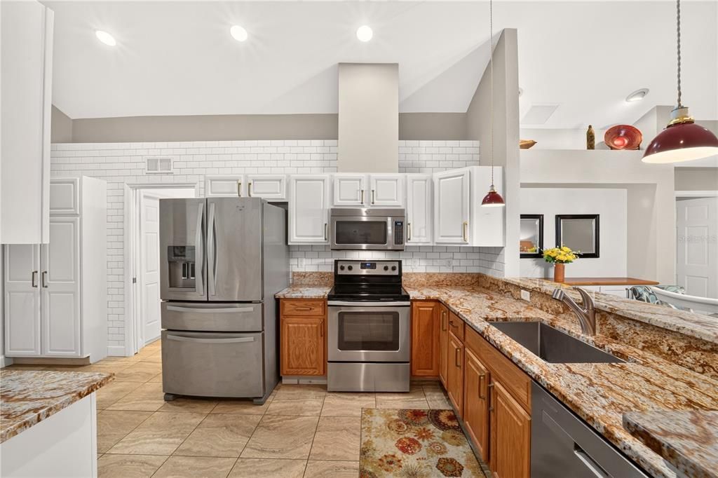 For Sale: $269,999 (2 beds, 2 baths, 1596 Square Feet)