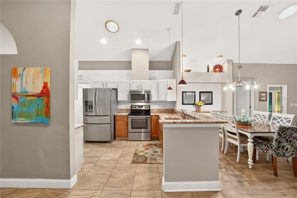 For Sale: $269,999 (2 beds, 2 baths, 1596 Square Feet)