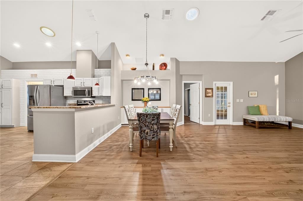 For Sale: $269,999 (2 beds, 2 baths, 1596 Square Feet)